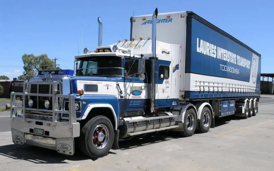 የቤት ውስጥ የጭነት መኪናዎች የጭካኔ ቧንቧ ቧንቧዎችን ወደ ላይ አንጠቁም?